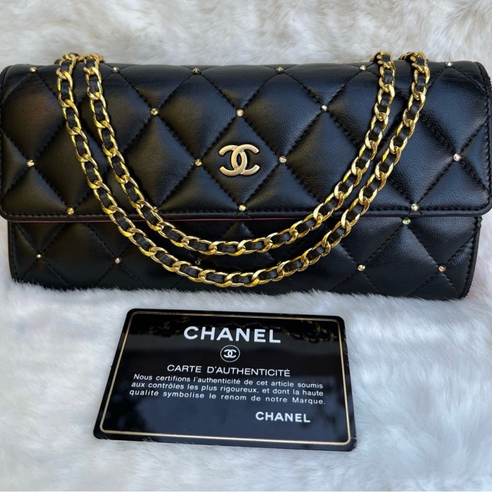 SOLD!!!!!❤️ CLASSIC CHANEL FLAP WALLET w/ CHAIN ❤️
